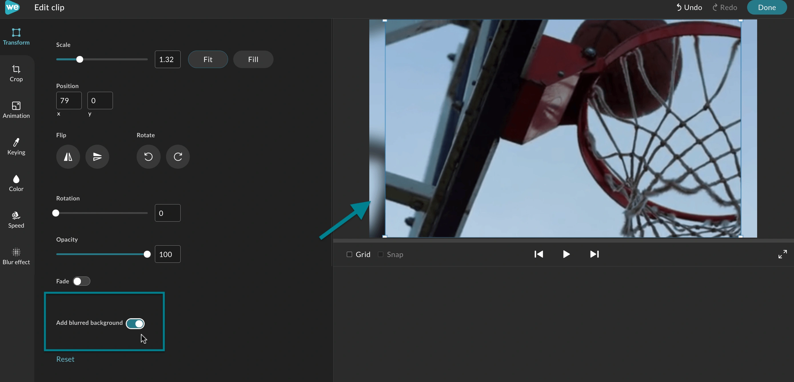 The add blurred background option in the clip editor.